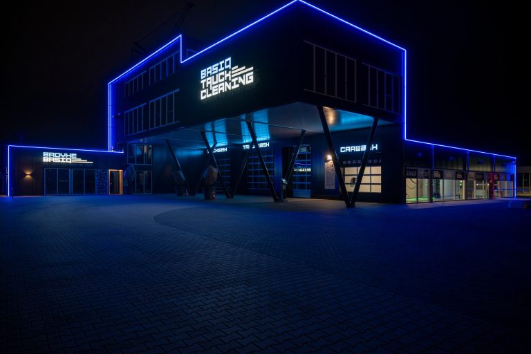 basiq cleaning buitenreclame lichtreclame